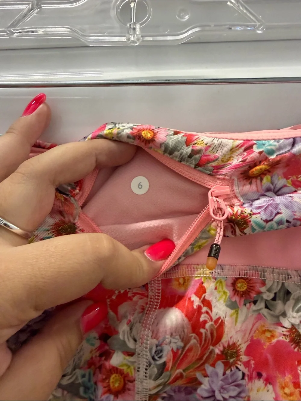 LULULEMON Pink Floral Stretch Leggings with Contrast Trim Size 6